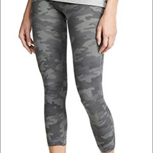 Spans Cropped Look at Me Now seamless leggings